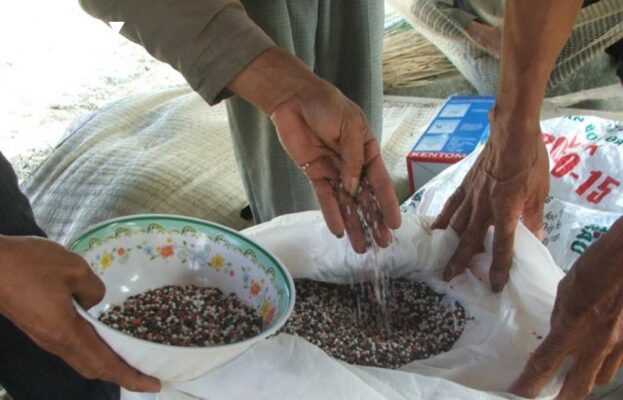 cách phân biệt phân bón giả từ Ba Lá Xanh