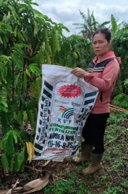 nông dân mua nhầm phân bón giả